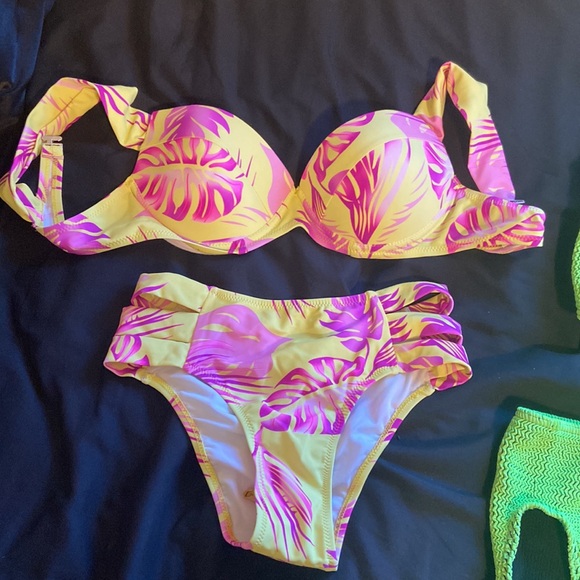 bundle of 3 bikini sets - Picture 2 of 4